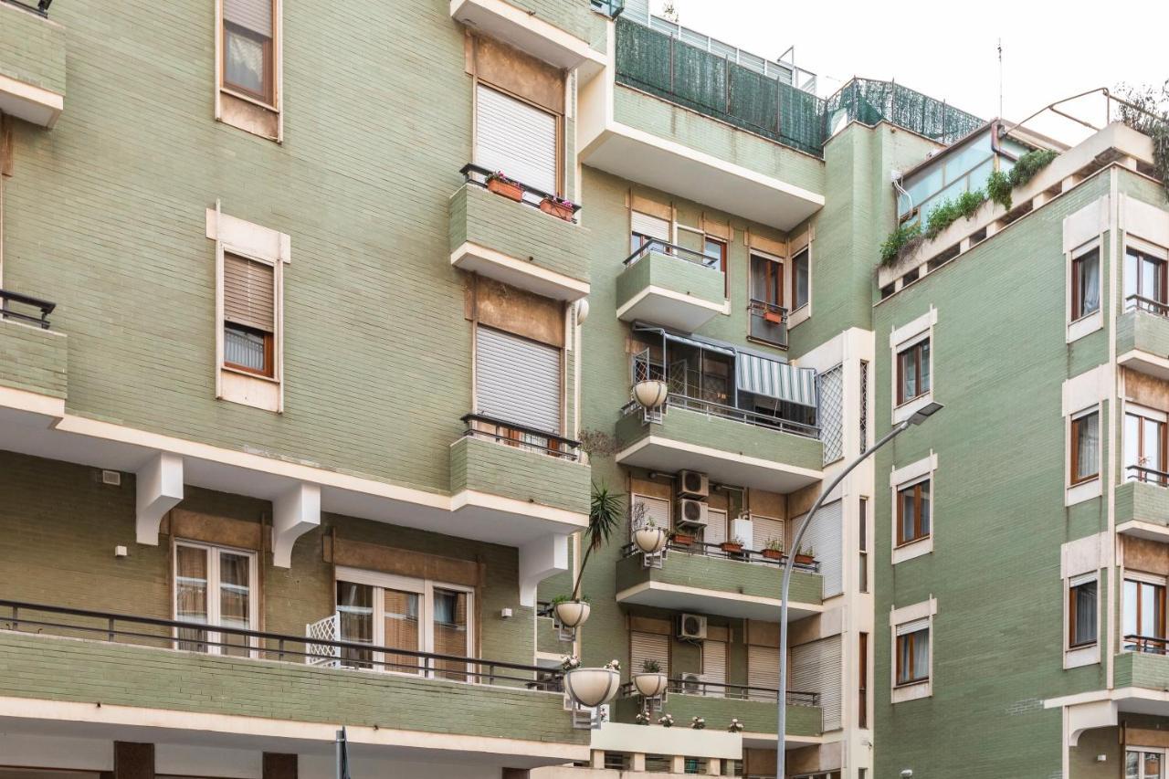 Momo Central Rome 1 Bagian luar foto